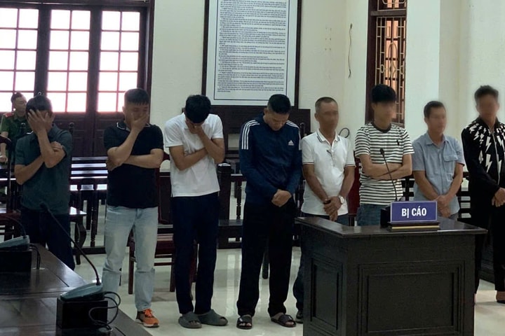 8 đối tượng đánh bạc và gá bạc lĩnh án