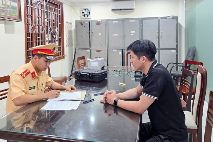 Lùi xe trên cao tốc Hà Nội – Thái Nguyên, tài xế bị phạt 35 triệu đồng