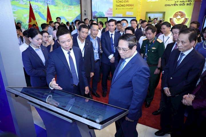 MB đón Thủ tướng tham quan không gian công nghệ trong Sự kiện Chuyển đổi số 2025