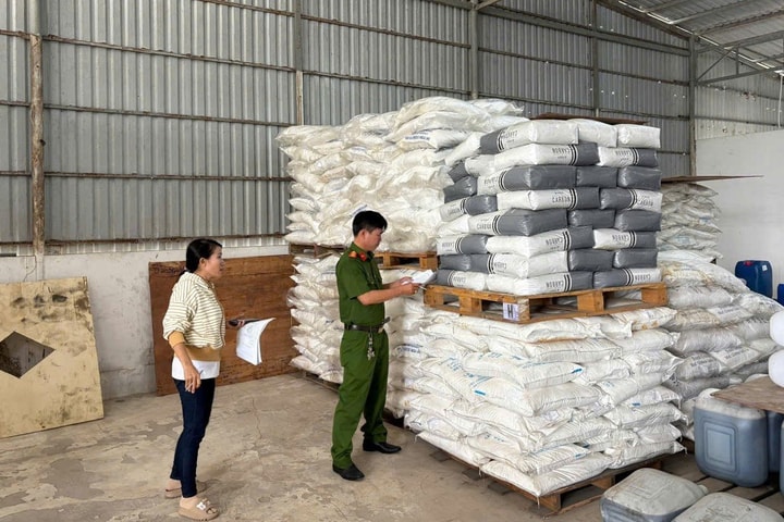 Phát hiện hàng chục tấn hóa chất và mỹ phẩm không rõ nguồn gốc