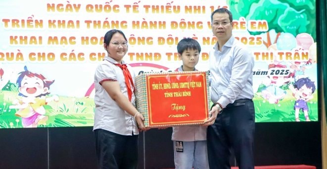 Lãnh đạo tỉnh Thái Bình thăm, tặng quà trẻ em nhân ngày Quốc tế thiếu nhi 1/6