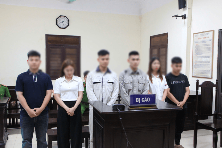 Dừng xe sang tạo dáng chụp ảnh giữa đường, Hải "idol" lĩnh án