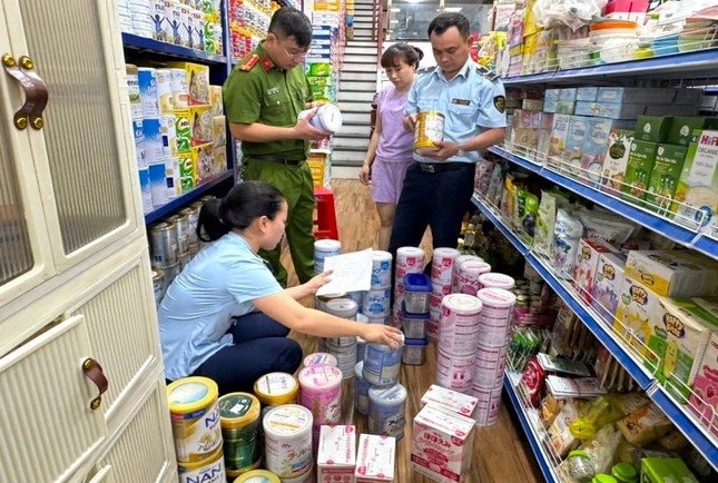 Phát hiện hàng trăm hộp sữa bột trẻ em nhập lậu