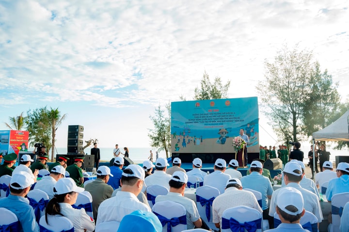 Huế mít tinh hưởng ứng Ngày Môi trường Thế giới