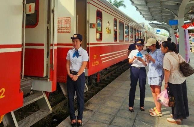 Giảm giá vé tàu cho học sinh đi thi và nhập học