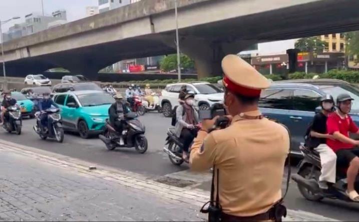 Hà Nội: Cảnh sát giao thông đẩy mạnh xử lý vi phạm giao thông