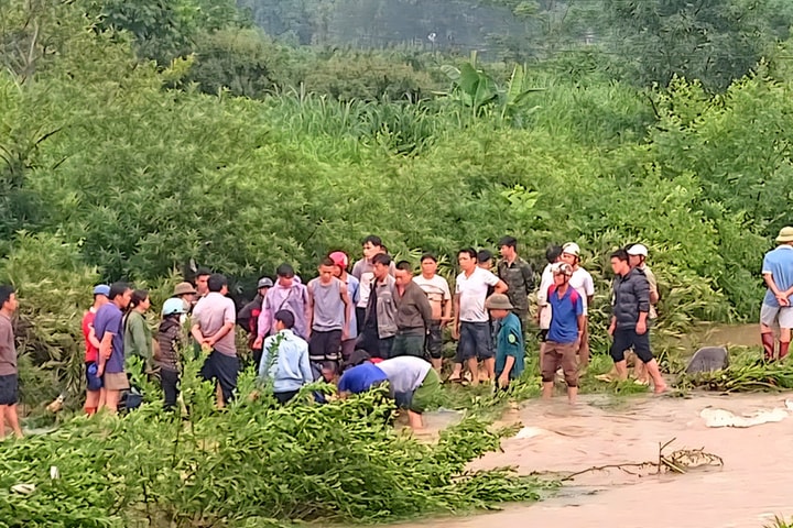 Đi qua ngầm tràn, hai người bị lũ cuốn trôi