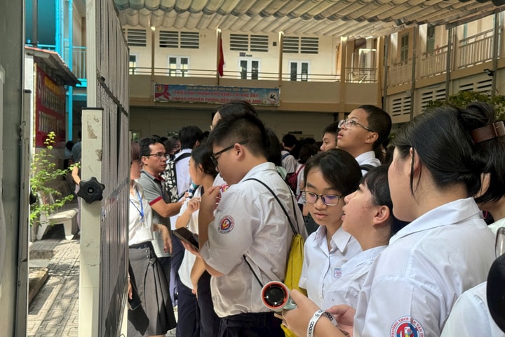 Hơn 76.000 học sinh TP.HCM bắt đầu làm thủ tục thi lớp 10