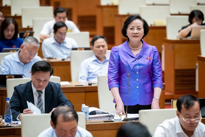 Cán bộ, công chức cấp tỉnh, huyện điều động về xã được giữ nguyên lương, phụ cấp