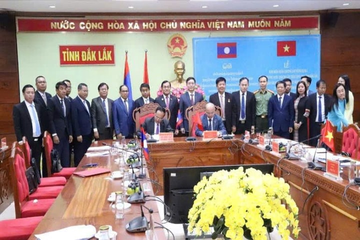 Đắk Lắk đón Huân chương Lao động Lào, thắt chặt hợp tác với Sekong