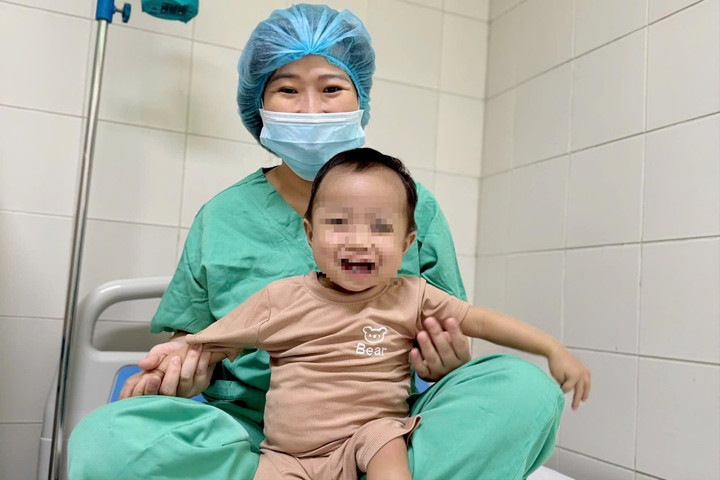 Hồi sinh bé trai 15 tháng tuổi bị teo mật bẩm sinh