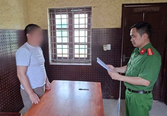 Bắt đối tượng tàng trữ, sử dụng vũ khí quân dụng