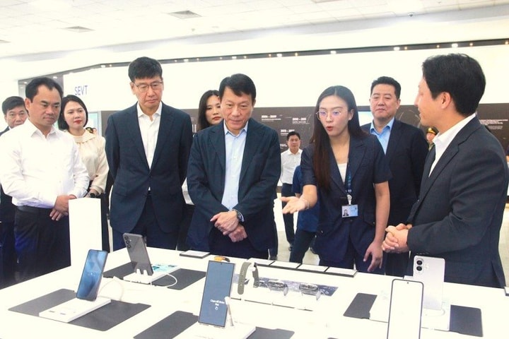 Bộ trưởng Bộ Công an Lương Tam Quang thăm và làm việc tại Samsung Thái Nguyên