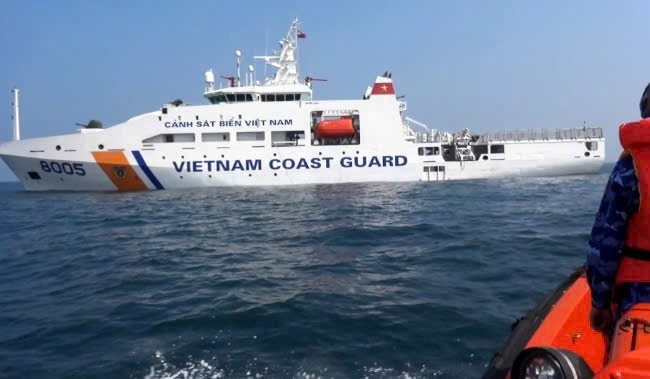 Kịp thời cứu ngư dân gặp nạn trên biển