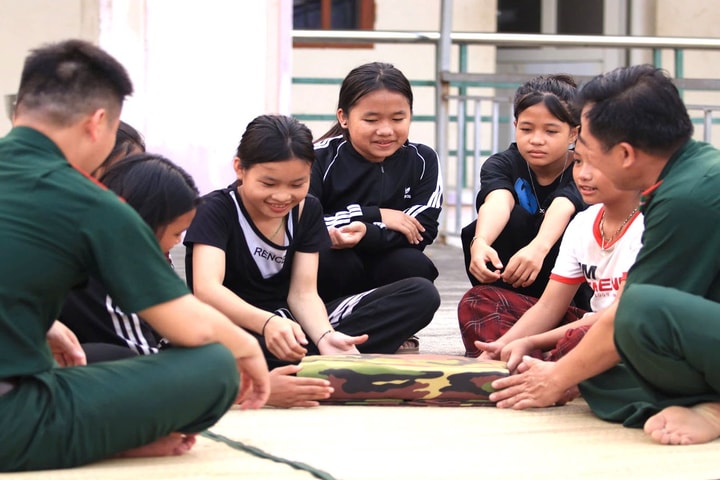 Những “người cha thầm lặng” nơi biên viễn