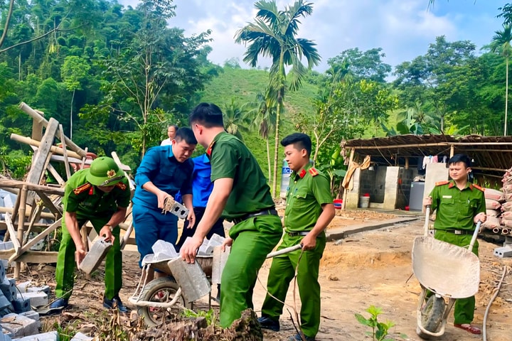 Công an chung tay xây dựng mái ấm cho người nghèo