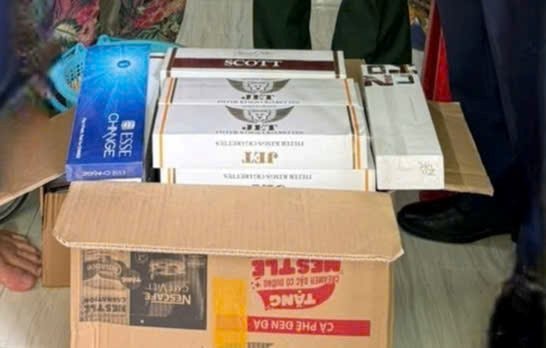 Phát hiện hàng trăm bao thuốc lá không rõ nguồn gốc