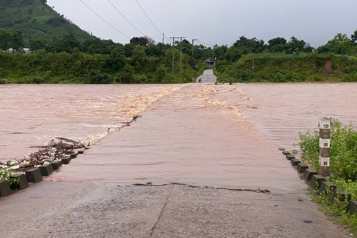 Quảng Trị: Mưa lớn gây ngập lụt, chia cắt nhiều khu vực biên giới