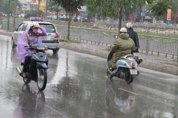 Thời tiết hôm nay 13/6: Ảnh hưởng của Bão số 1, cả nước có mưa rào và dông rải rác