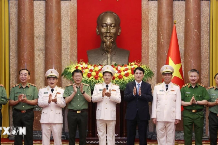 Trao quyết định thăng cấp bậc hàm Thượng tướng cho lãnh đạo Bộ Công an