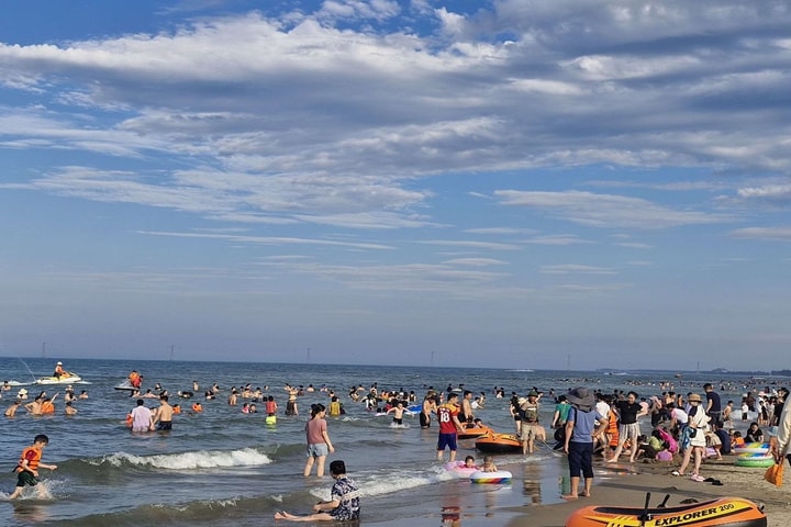 Kịp thời ứng cứu hơn 20 người gặp nạn khi tắm biển