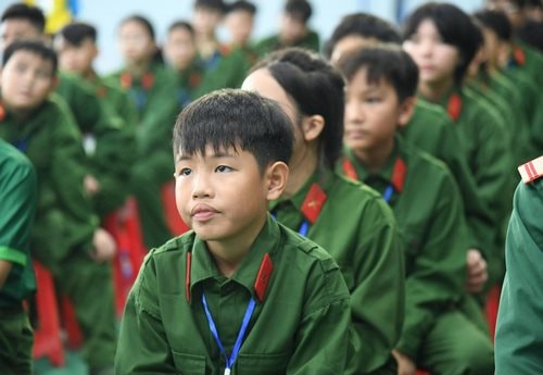 110 “chiến sĩ nhí” tham gia học kỳ trong quân đội