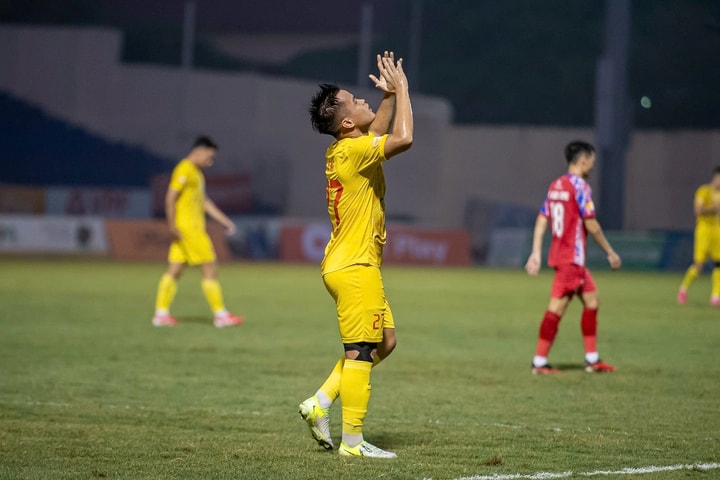 CLB Đông Á Thanh Hóa "hụt hơi" cuối mùa giải