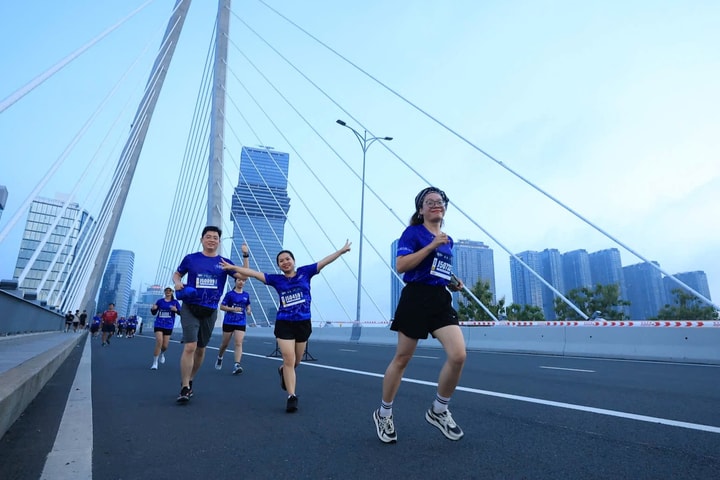 Giải đi bộ - chạy bộ có 1.000 người làm báo tham gia xác lập kỷ lục