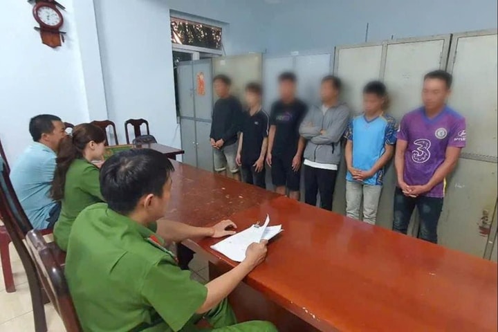 Khởi tố 6 đối tượng hiếp dâm bé gái 14 tuổi