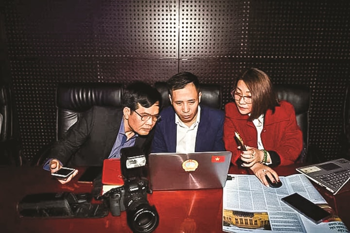 Bóng tối sau những cú “hit” truyền thông