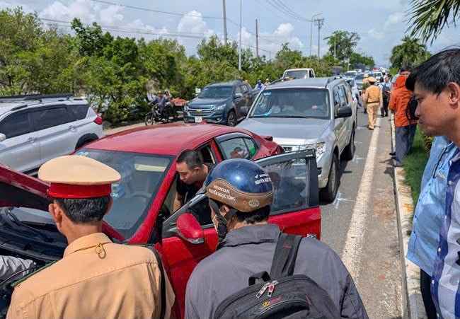 Bà Rịa - Vũng Tàu: Va chạm liên hoàn trên đường Võ Nguyên Giáp khiến nhiều ô tô hư hỏng nặng