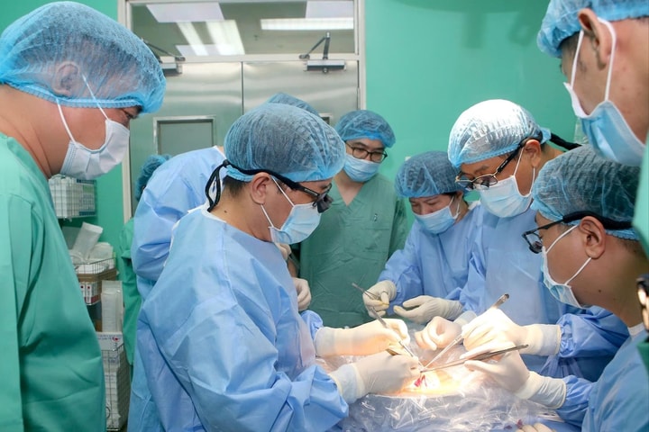 Một trái tim ngừng đập – Bốn cuộc đời hồi sinh