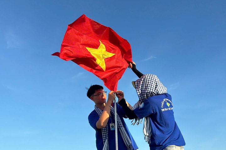 Áo xanh tình nguyện nơi đảo xa