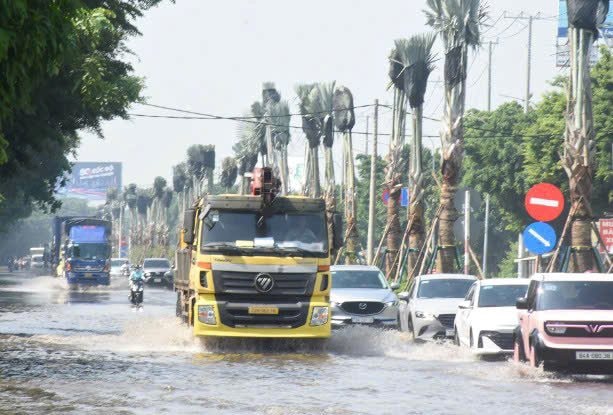 Bà Rịa - Vũng Tàu: Giao thông ùn tắc kéo dài do đường ngập sau mưa lớn