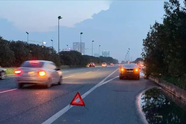 Tài xế cần làm gì khi xe gặp sự cố trên cao tốc?