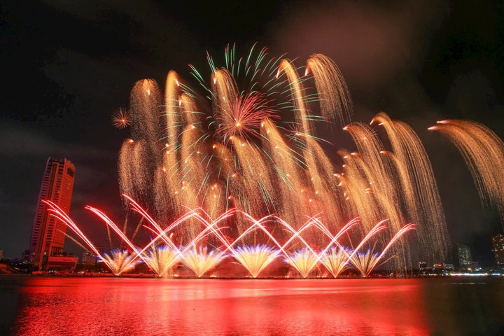 Bồ Đào Nha và Anh khuấy động DIFF 2025 bằng rock, điện ảnh và pháo hoa cảm xúc