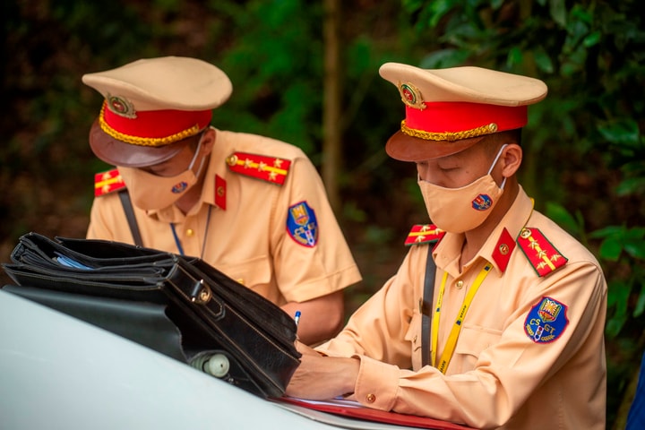 Chạy xe quá tốc độ: Tăng tốc đến đâu, ví "đau" đến đó