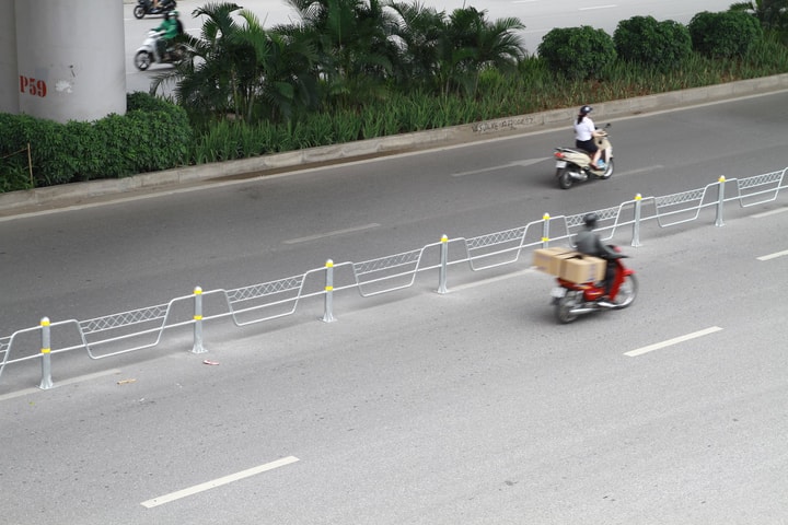 Phân làn giao thông: Khi trật tự bắt đầu từ những rào chắn đầu tiên