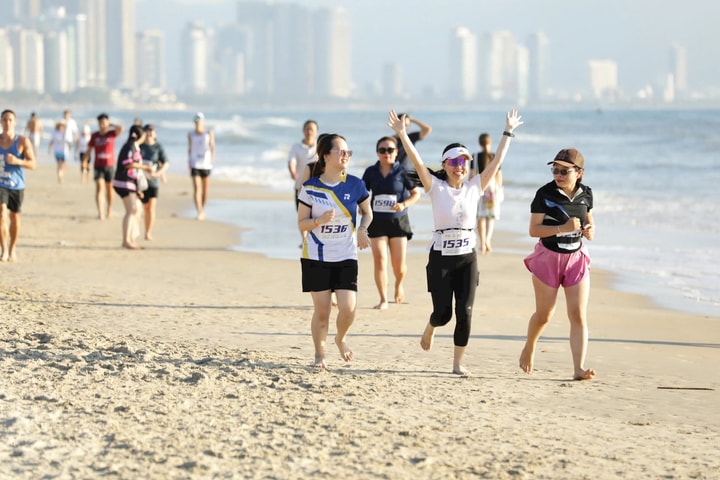 Giải chạy chân trần 2025: Chạm cát, lan tỏa tinh thần sống khỏe bên bờ biển