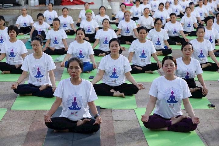 Lan tỏa lối sống tích cực với Yoga và Zumba