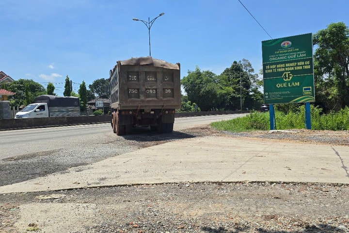 Huế: Người dân bức xúc vì xe chở đất gây ô nhiễm, mất an toàn