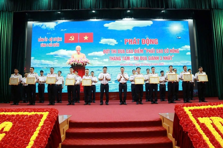 Vùng 4 Hải quân hoàn thành xuất sắc nhiệm vụ 6 tháng đầu năm