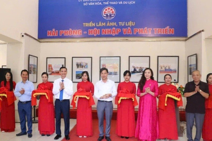 Hải Phòng khai mạc triển lãm ảnh báo chí “Hội nhập và phát triển”