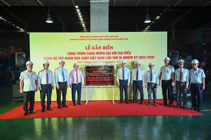 Casumina gắn biển công trình sản xuất lốp bán thép Patagonia M/T