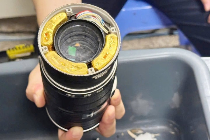 Hải quan phát hiện gần 2kg kim loại nghi là vàng trị giá hơn 5,5 tỷ đồng