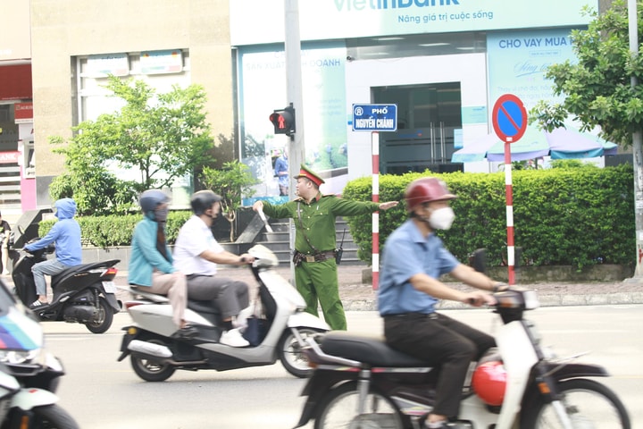 Hình ảnh giao thông ngày đầu kỳ thi tốt nghiệp THPT tại Hà Nội