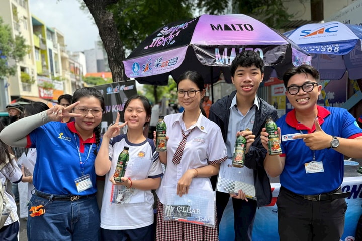 Sĩ tử TP.HCM thi môn cuối cùng