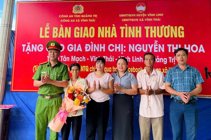 Bàn giao nhà tình thương cho hộ nghèo đánh rơi tiền Tết ở Quảng Trị