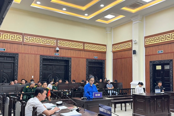 Nhân viên ngân hàng lừa đảo chiếm đoạt tài sản