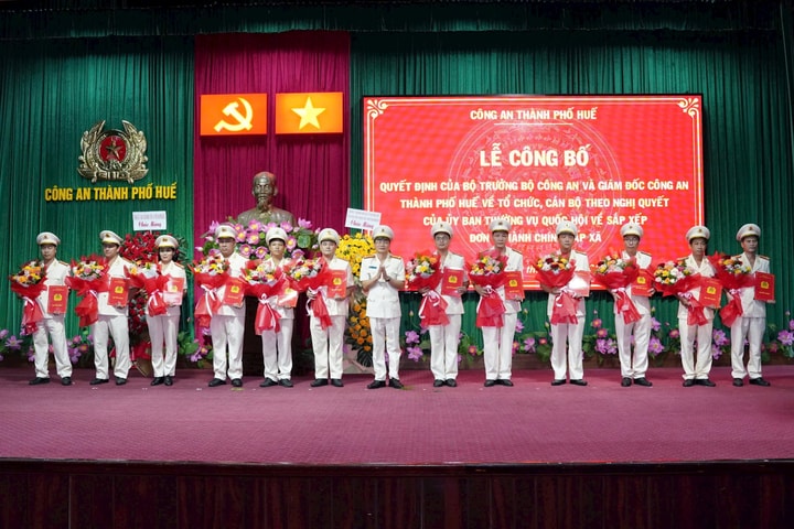 Công an TP Huế công bố quyết định thành lập công an xã và công tác cán bộ
